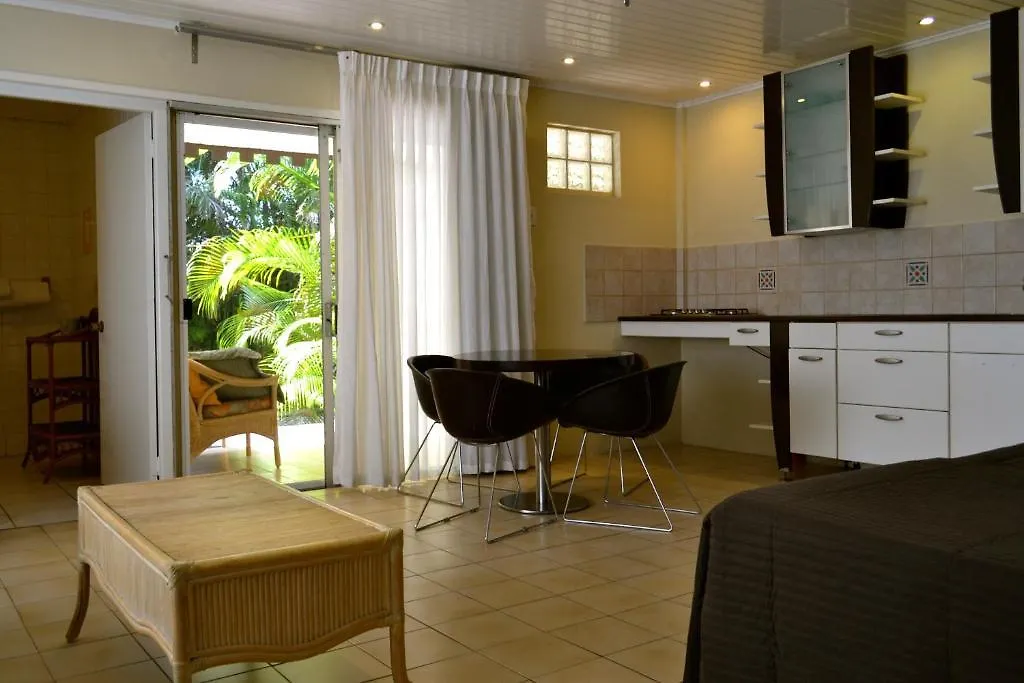 Bananas Apartments Palm Beach
